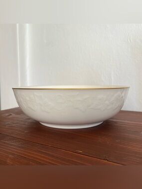 Noritake Halls of Ivy Ivory China 9" Bowl (Gold Trim)